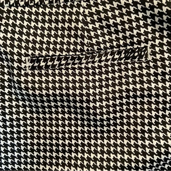 IZOD Golf Skort Size 8 Houndstooth Black and Stretch Performance Golf Tennis - Picture 6 of 9